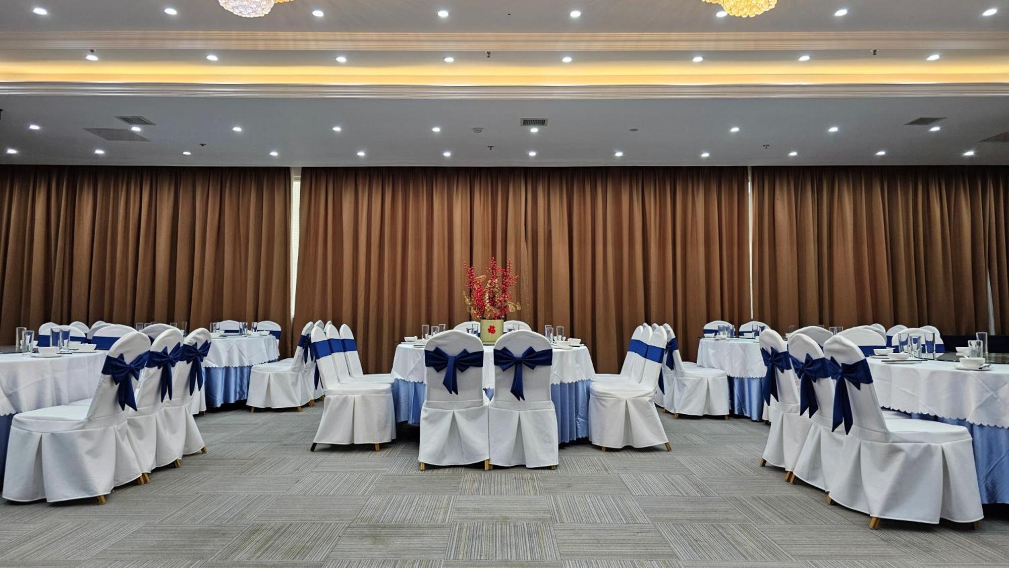 Holiday Inn Express Chengdu Tianfu Square By Ihg - Chunxi Road And Kuanzhai Alley Exterior photo